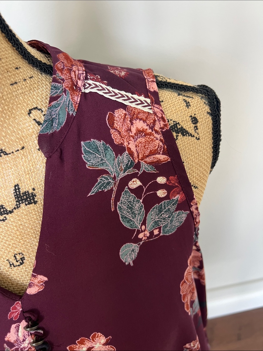 Xhilaration Burgundy Floral V-Neck Sleeveless Camisole xl - Picture 3 of 6